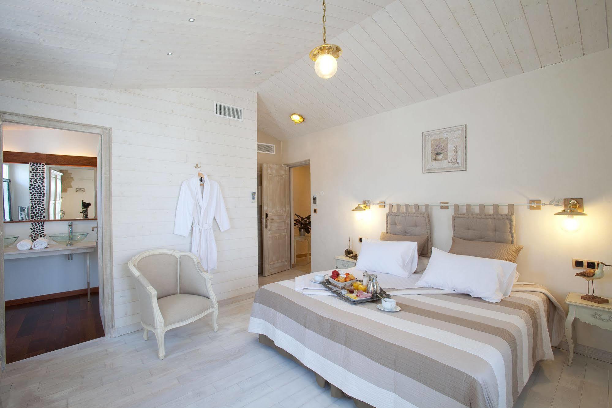 Chambre D'Hotes Hote Des Portes Ile De Re Les Portes-en-Re Екстериор снимка